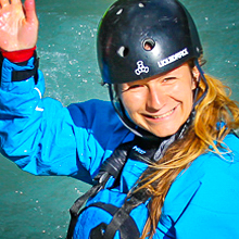 Photo portrait of Elodie, whitewater instructor in Briançon