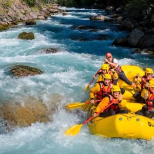 rafting dans les rapides sur la guisane à serre chevalier